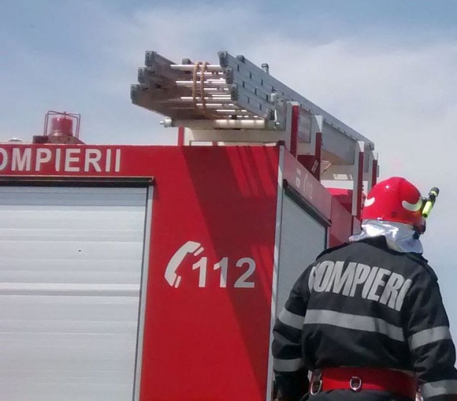 Camion în flăcări, la Târgu Jiu