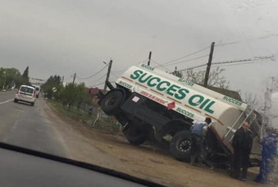 O cisternă plină cu combustibil a rămas în aer în Gorj!