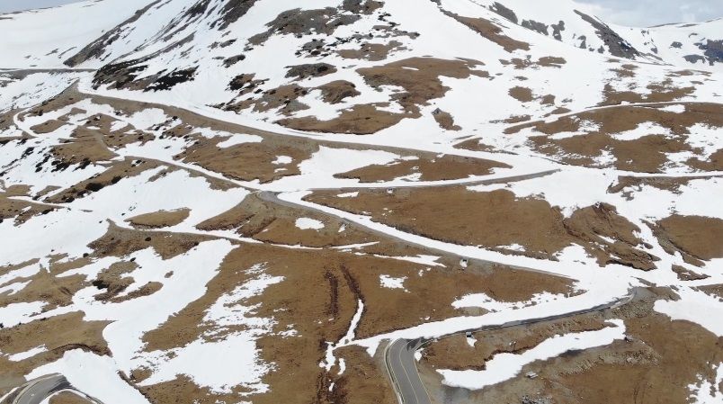 Cum arată Transalpina la sfârșit de iarnă | VIDEO
