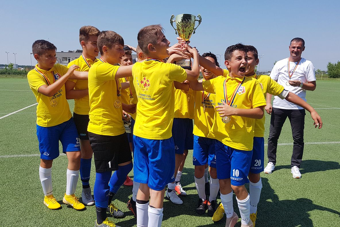Tinerii fotbaliști din Târgu Jiu sunt campionii României!