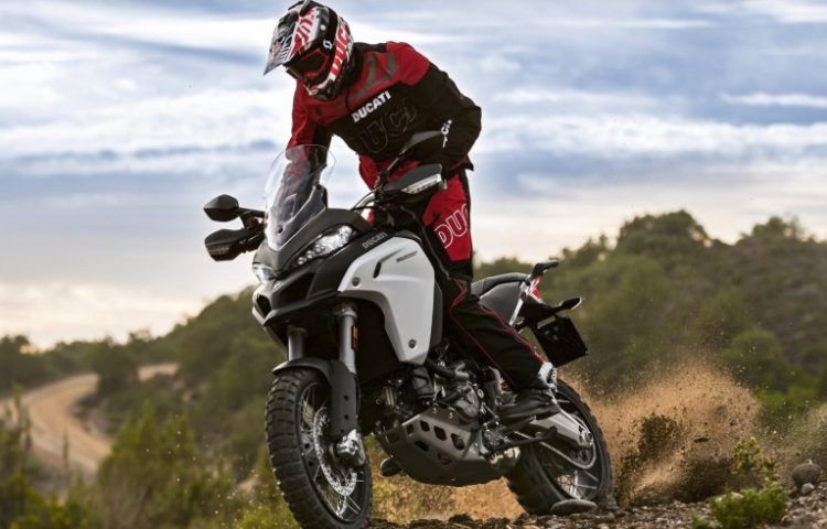 Motociclist băut, salvat din munții Gorjului după un accident