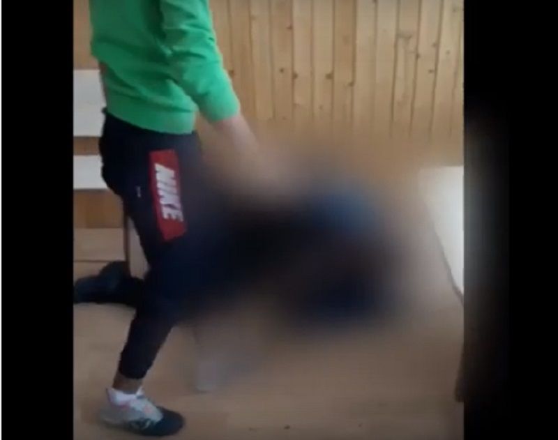 Bătaie între elevi, filmată într-o școală din Gorj | VIDEO