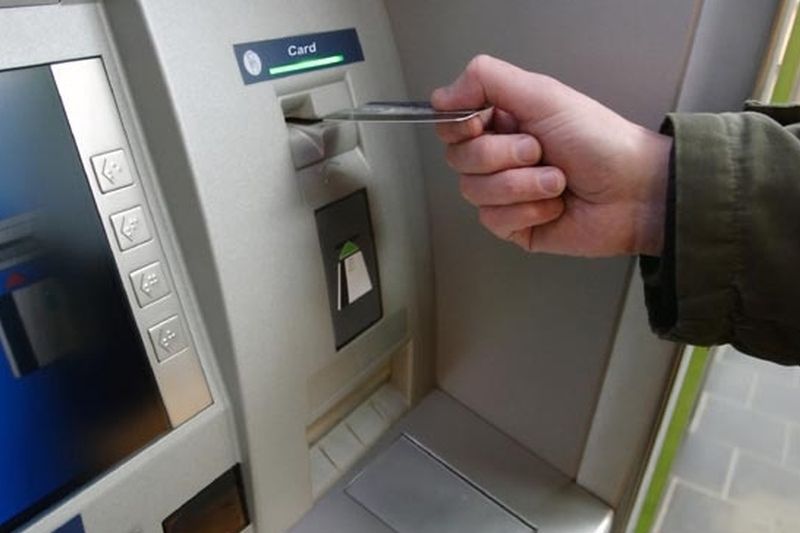 Câți bani au reușit să fure hoții din bancomatul de la Polovragi