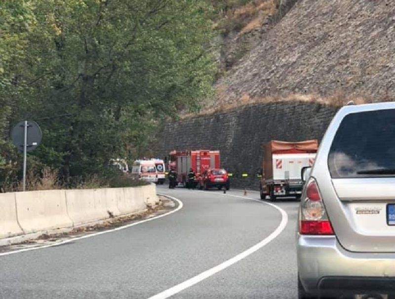 Accident cu două victime în Defileul Jiului. Carambol la Iezureni!
