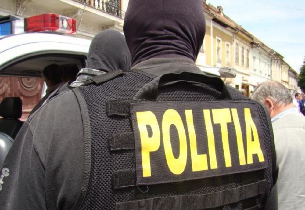 Polițiștii gorjeni l-ar fi găsit pe hoțul care a aruncat în aer un bancomat la Polovragi