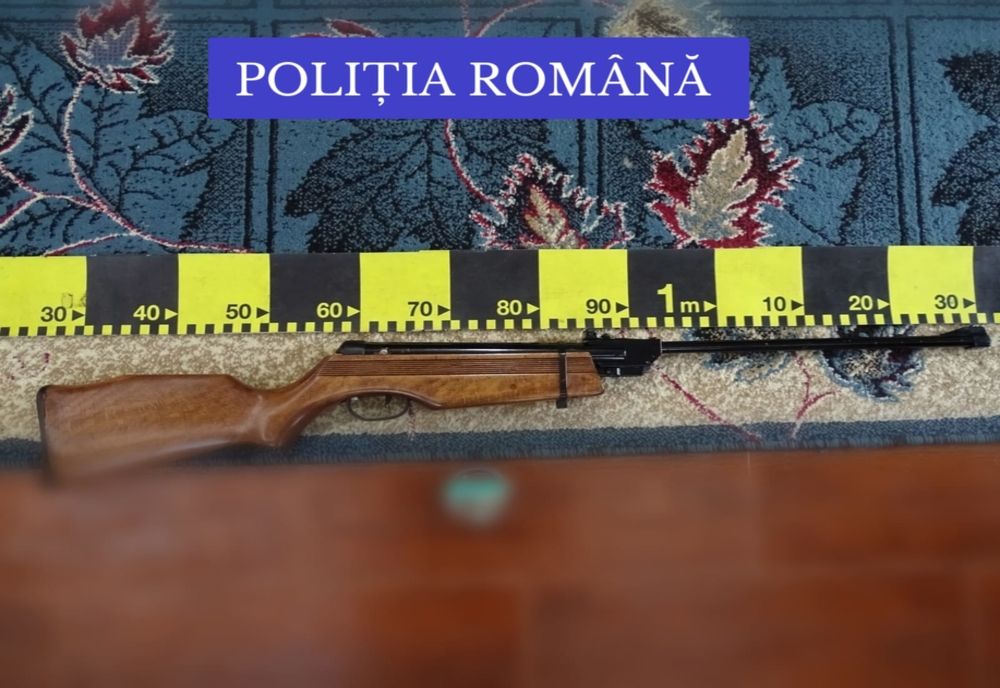 Percheziţii în Gorj: Au fost găsite o armă de 4,5 milimetri şi sute de proiectile