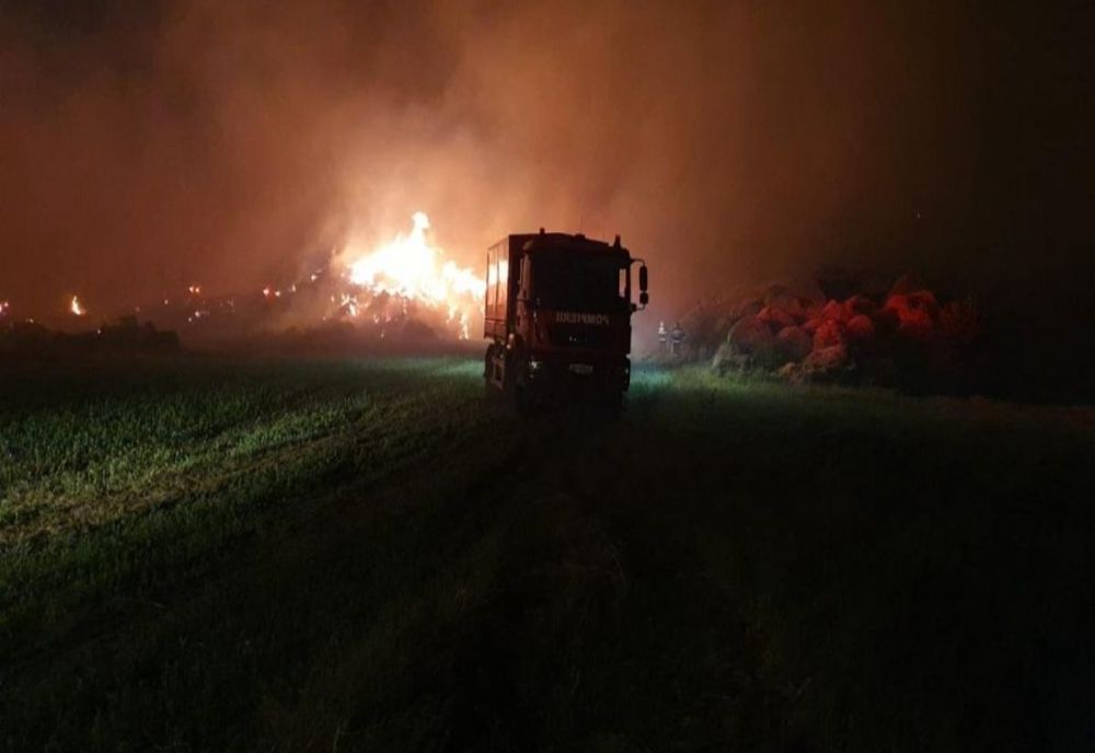 Pompierii militari pot aplica amenzi de până la 2500 de lei pentru arderea resturilor vegetale, fără întrunirea condiţiilor legale