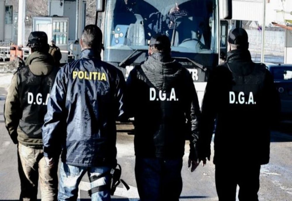 FLAGRANT: 5.000 lei, mită pentru un poliţist din Gorj