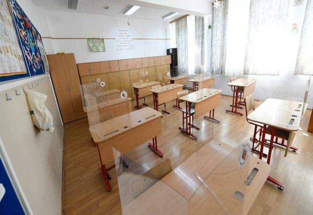 Mai multe şcoli din Gorj trec în scenariul roşu