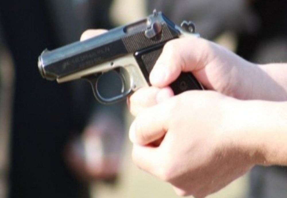 Gorj: 16 focuri de armă pentru oprirea unui şofer fără permis. În maşină era şi un minor