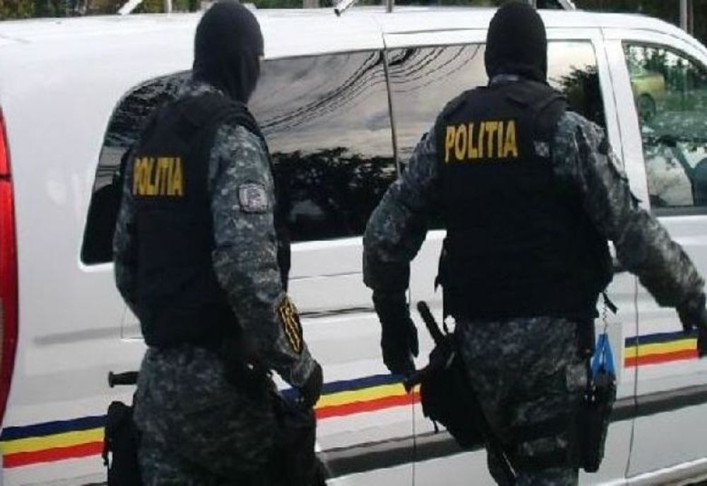 VIDEO. DIICOT face percheziţii în Dolj, Gorj, Olt şi alte judeţe pentru destructurarea unei grupări de trafic de persoane şi proxenetism