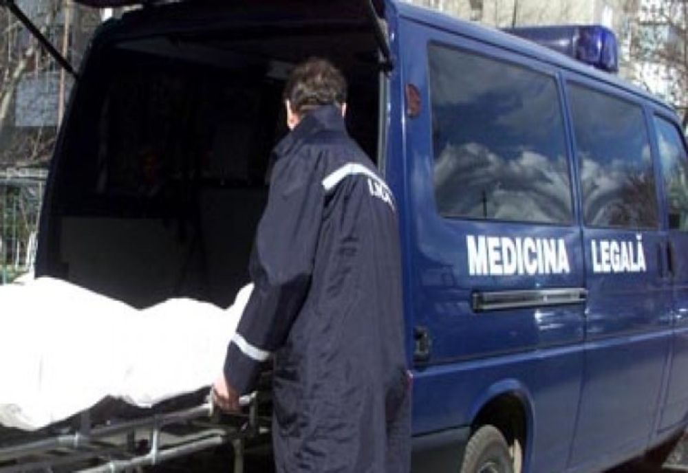 Gorj: Bătrân găsit mort în curte, la Drăguţeşti