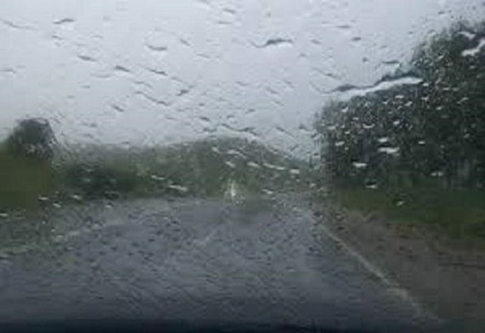 Meteorologii anunţă răcirea vremii şi precipitaţii mixte, în weekend