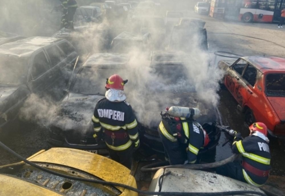 Incendiu în curtea Regiei de Transport public din Craiova 