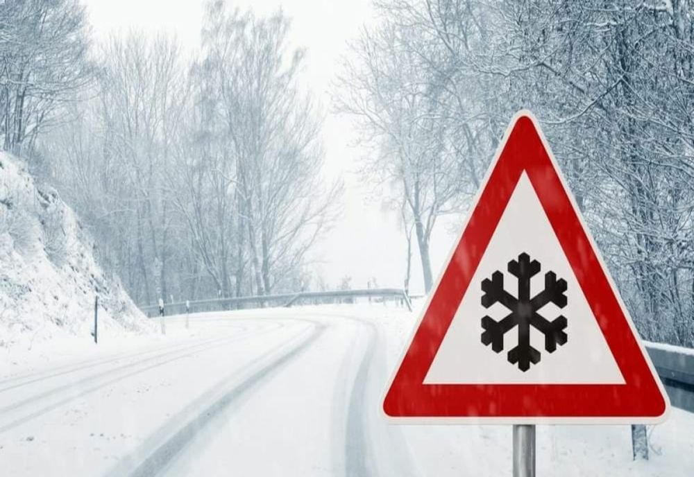 Atenţionare cod galben de ninsori și vânt în 13 județe