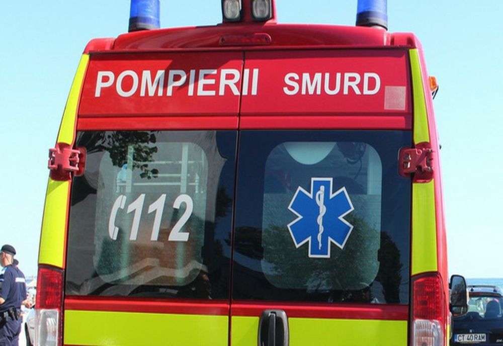 Patru tineri din Gorj, la spital după ce au intrat cu maşina într-un cap de pod