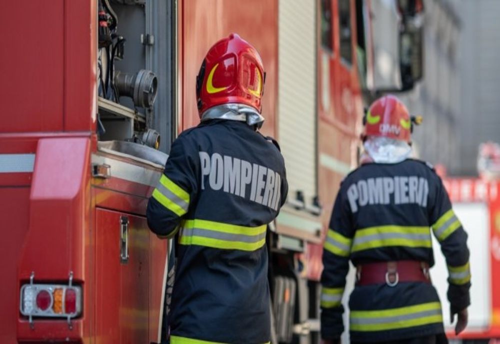 Târgu Jiu: Incendiu la un bloc de pe strada Nicolae Titulescu (VIDEO)