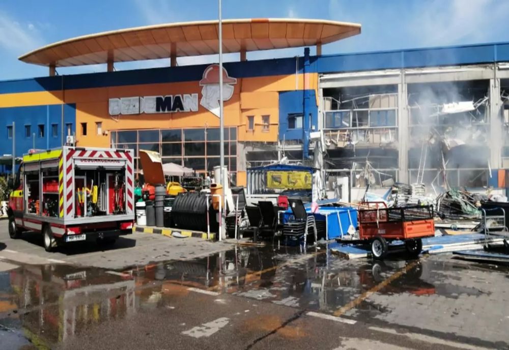 Explozie puternică la Botoșani, în incinta Dedeman. Magazinul a fost evacuat 10 oameni au fost răniți