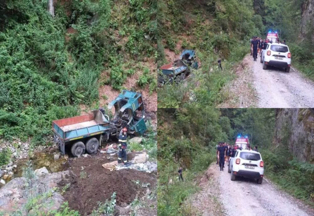 GRAV ACCIDENT RUTIER ÎN GORJ. DOUĂ PERSOANE DECEDATE ȘI PATRU RĂNITE DUPĂ CE O AUTOUTILITARĂ S-A RĂSTURNAT ÎNTR-O RÂPĂ 