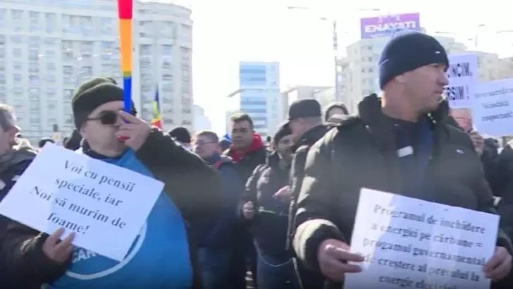 Mii de oameni rămân fără un loc de muncă în prag de sărbători: „Vrem să muncim, nu să cerșim!”