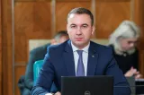 Motorina scade sub pragul psihologic de 10 lei. Bogdan Ivan atacă Guvernul: „Cum am ajuns iar aici?”