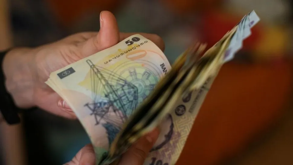 Pensie cumulată cu salariu