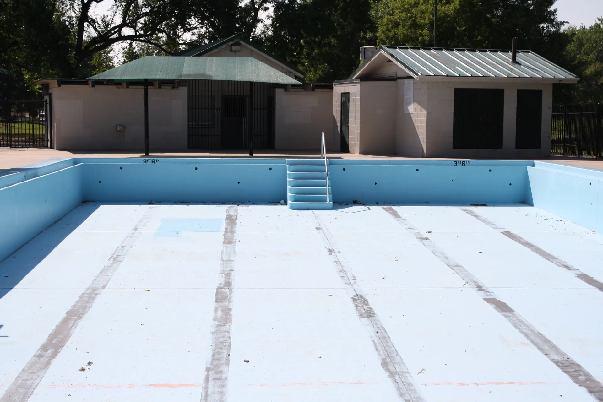 piscina goala