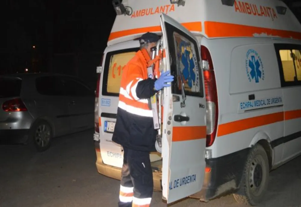Accident bizar în Gorj | Pasageră dintr-o maşină lovită de o piatră, căzută de pe versant, pe Defileul Jiului