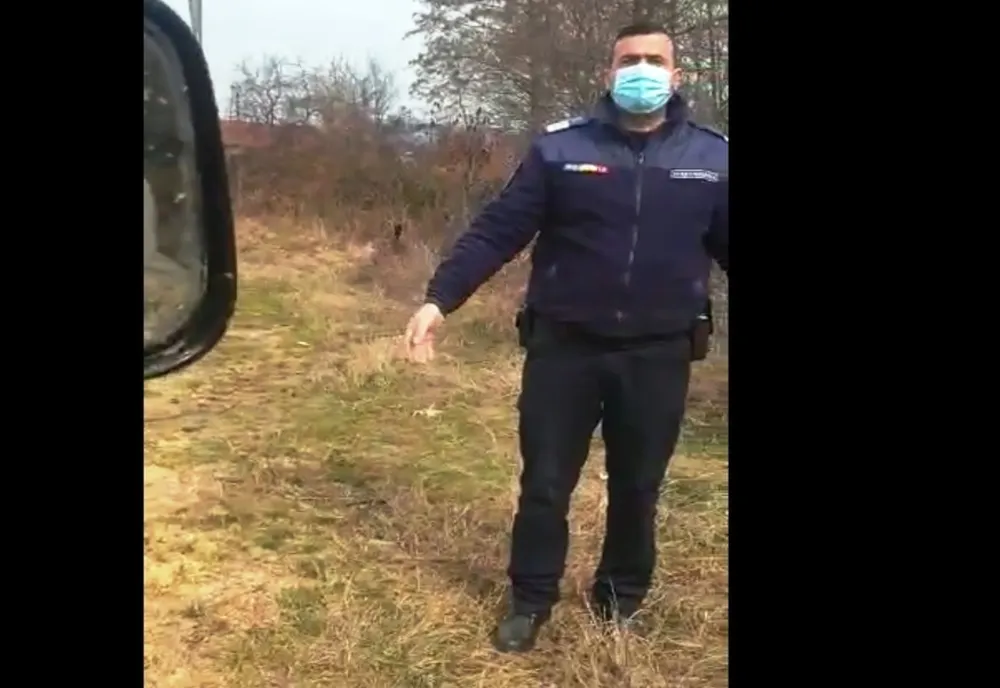 VIDEO. Gorj: Poliţişti ameninţaţi şi înjuraţi de un bărbat
