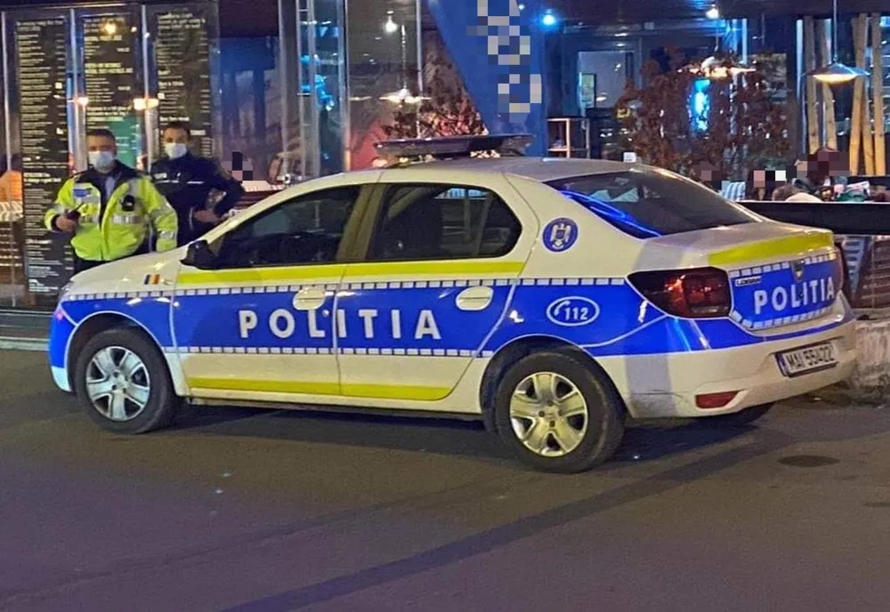 Doi bărbaţi din Gorj, reţinuţi de poliţişti. Au agresat un consătean şi a distrus o maşină