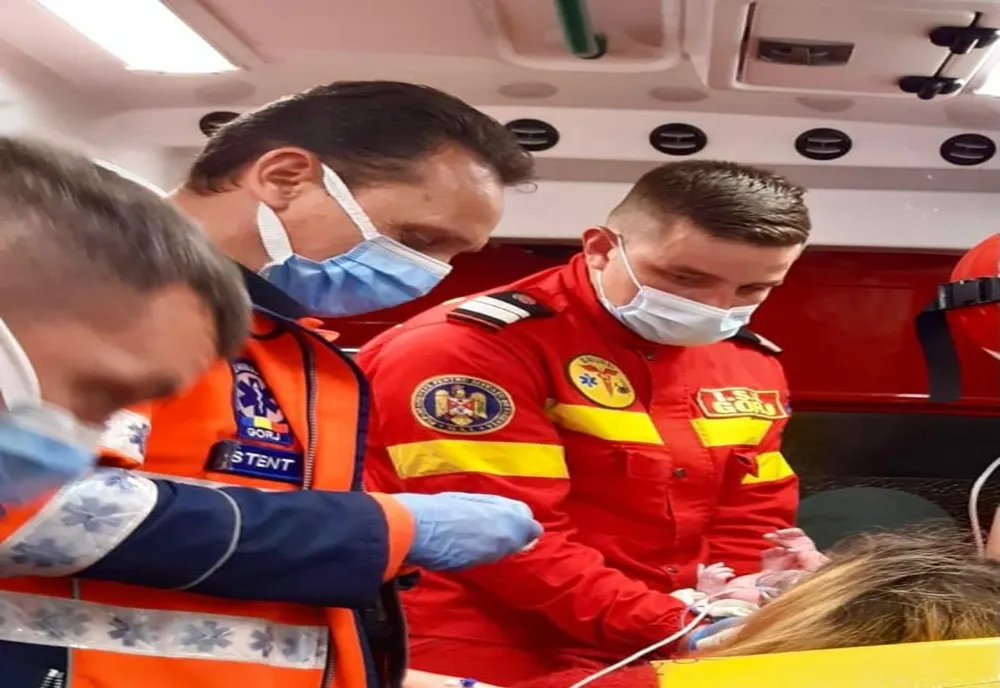 Gorj: O femeie din Tismana a născut în ambulanţa SMURD