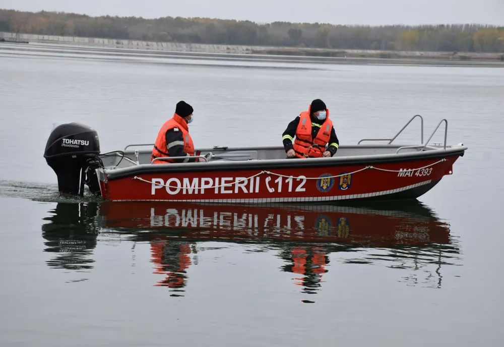 Un tânăr din Gorj căutat după ce a căzut în râul Jiu, dintr-o barcă