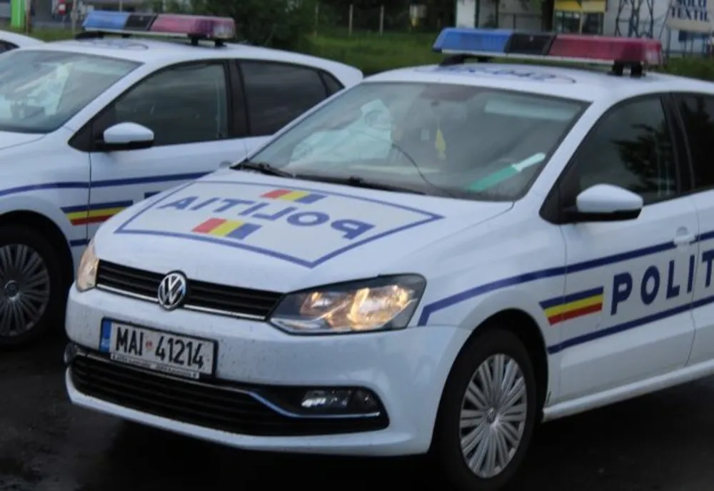 Urmărire prin Târgu Jiu, Un tânăr care fugea de poliţişti, a lovit cu maşina autospeciala de poliţie