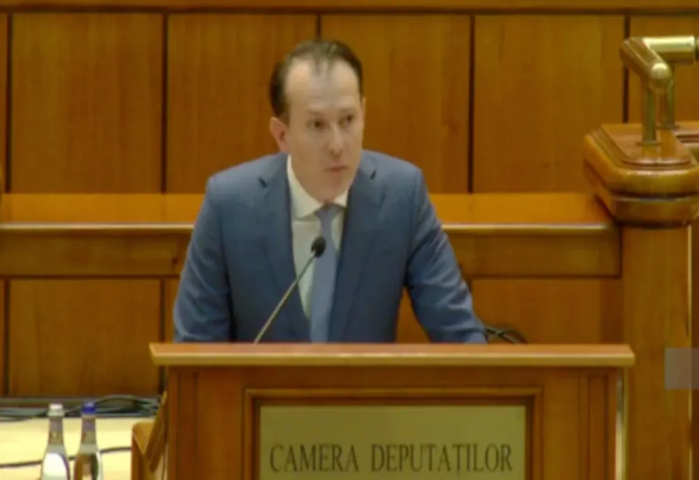A început dezbaterea moțiunii de cenzură. Premierul, HUIDUIT la scenă deschisă, în Parlament