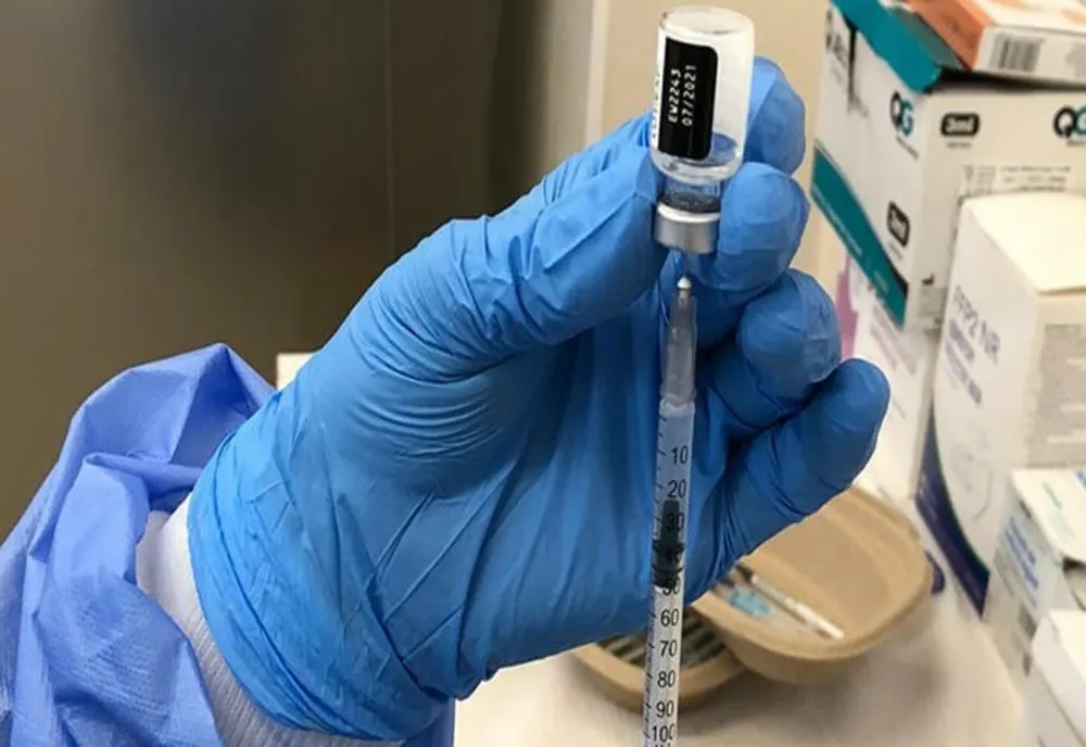 Zeci de angajaţi ai Spitalului Târgu Jiu, vaccinaţi cu a treia doză