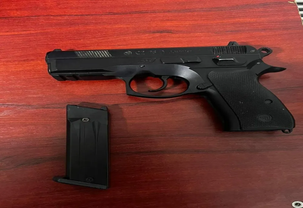 Gorj: Cu pistolul într-un bar din Târgu Jiu