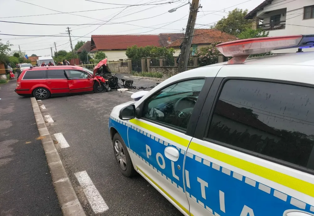 La spital, după ce a doborât un stâlp cu maşina, la Arcani (VIDEO)