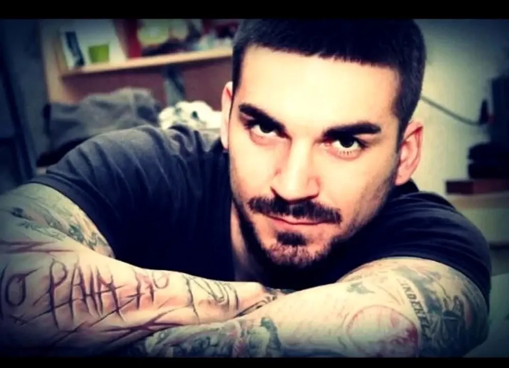 Alexandru și-a ucis familia după care s-a sinucis