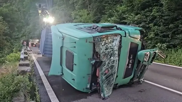 TIR răsturnat DN7 / Captură video