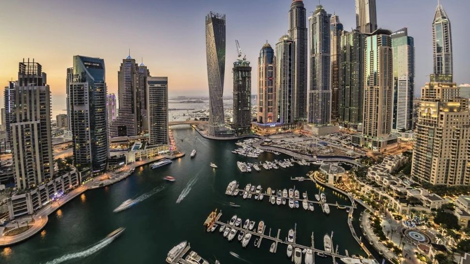 Un grup de zeci de români, inclusiv copii cu probleme medicale, este blocat în Dubai