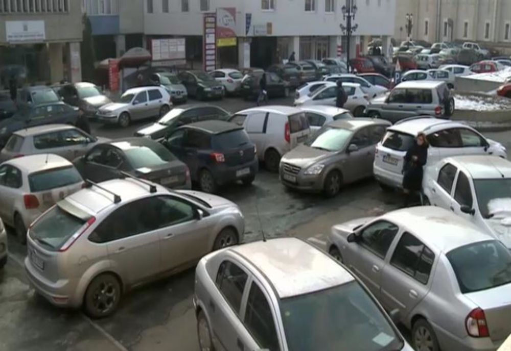 Târgu Jiu, un oraș tot mai aglomerat: Sunt două mașini la un loc de parcare!