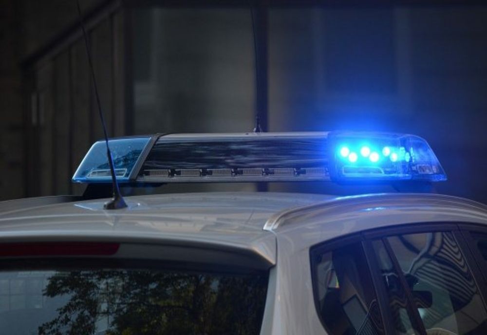 Bărbat din Gorj, cu permisul de conducere anulat, a murit după ce a intrat cu maşina într-un cap de pod