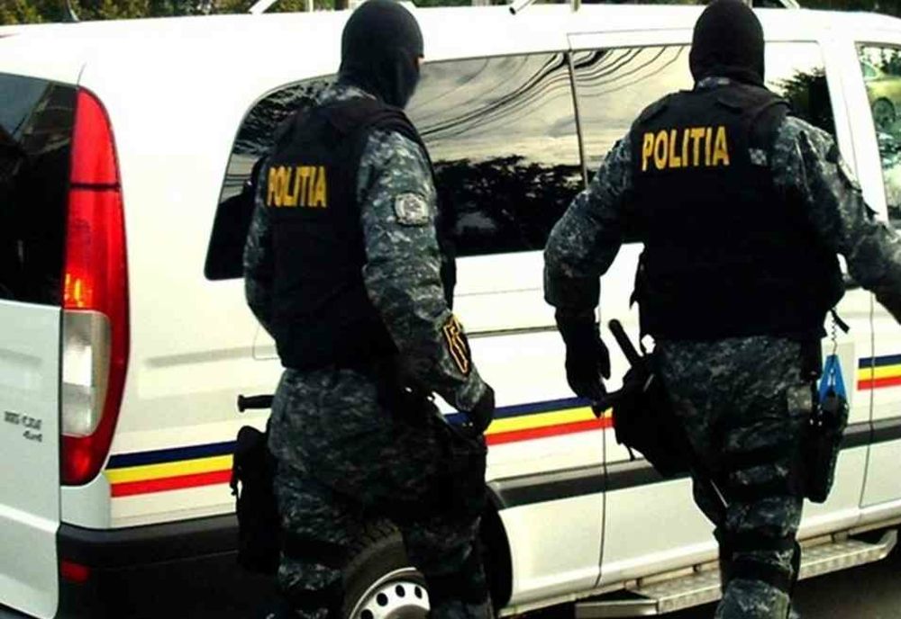 VIDEO. Percheziţii în Gorj: Poliţiştii au confiscat 175 kg materiale pirotehnice