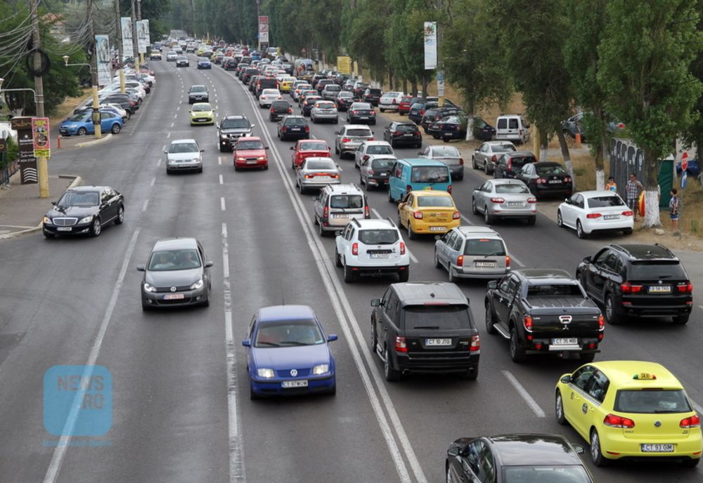 Coloane de mașini pe Valea Prahovei, spre stațiunile montane
