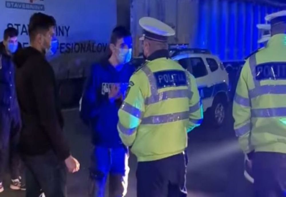 VIDEO Anchetă a poliției, după ce mai multe tineri amenințau că "le dau teroare" oamenilor legii