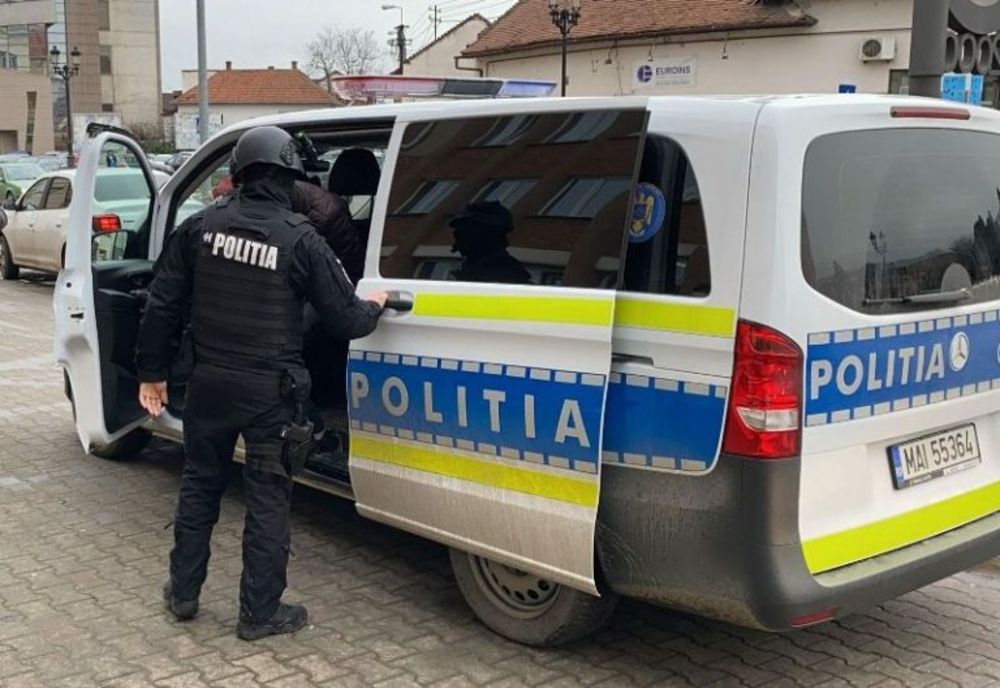 VIDEO. Percheziţii în Gorj, la falşi lăutari care au luat ajutoare de COVID