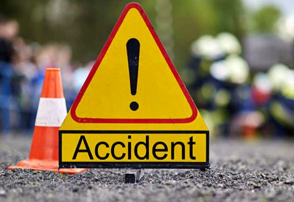 Accident în Gorj: Un copil de 10 ani, care împingea căruciorul pentru persoane cu dizabilităţi în care se afla mama sa, lovit de o maşină (VIDEO)