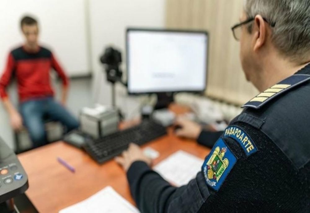 Începând de mâine românii vor avea la dispoziţie un nou serviciu de programare online pentru depunerea cererilor de paşapoarte