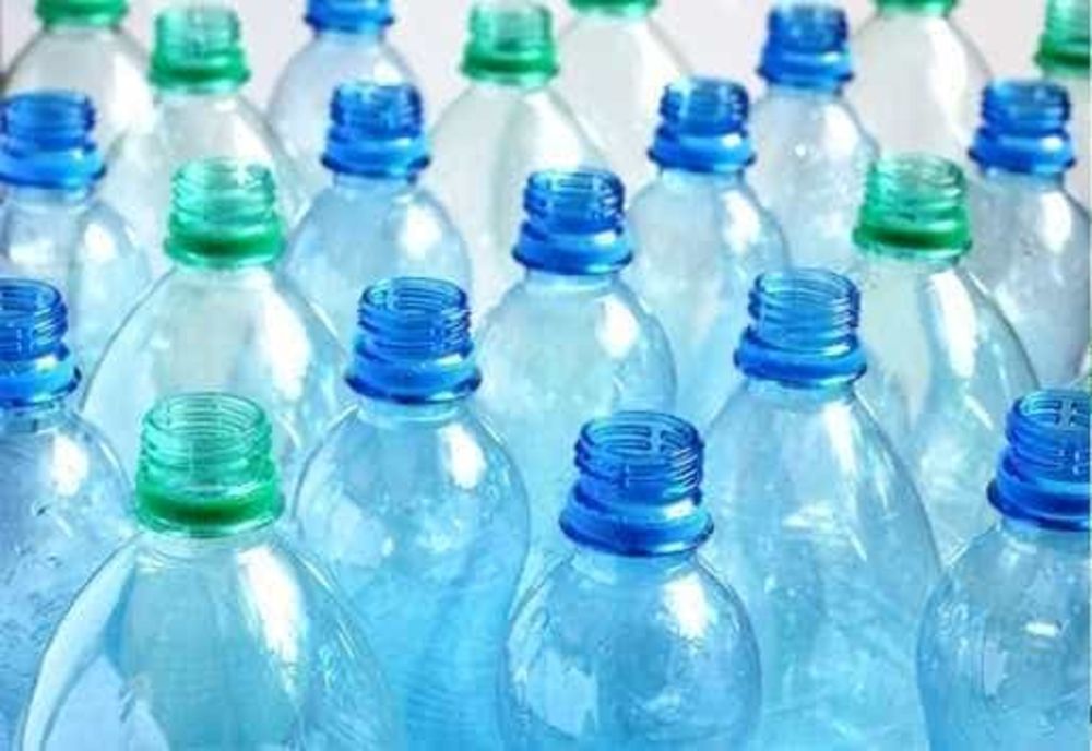 COLECTAREA STICLELOR GOALE, NOUA MINĂ DE AUR A ROMÂNILOR