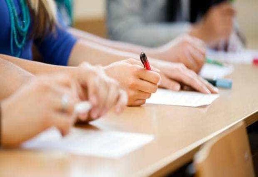 SONDAJ ÎNGRIJORĂTOR: MAJORITATEA ELEVILOR ROMÂNI VOR SĂ PĂRĂSEASCĂ ȚARA